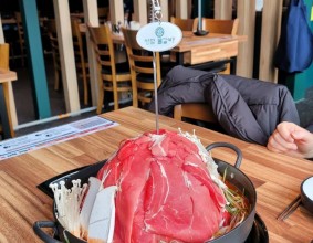 물갈비를 산더미처럼 쌓아주는 청담물갈비 부천중동점